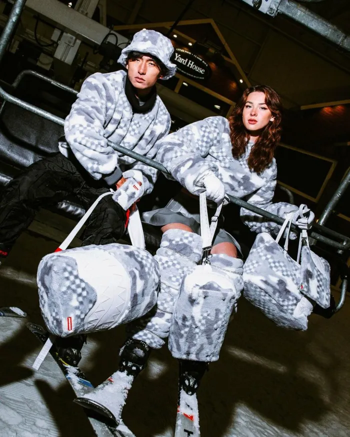 3AM PLUSH SWISS ALPS TOTE Bags SPRAYGROUND