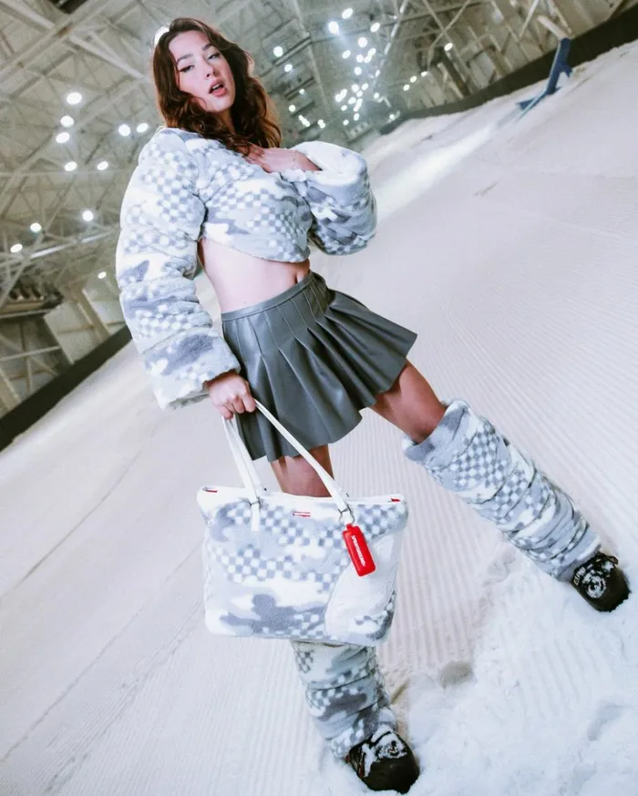 3AM PLUSH SWISS ALPS TOTE Bags SPRAYGROUND