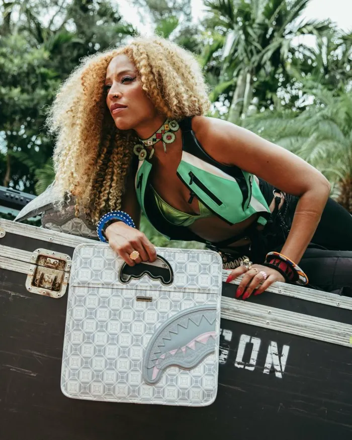AI8 AFRICAN INTELLIGENCE BOOKED and BUSY CITY SAVVY HANDBAG Bags SPRAYGROUND