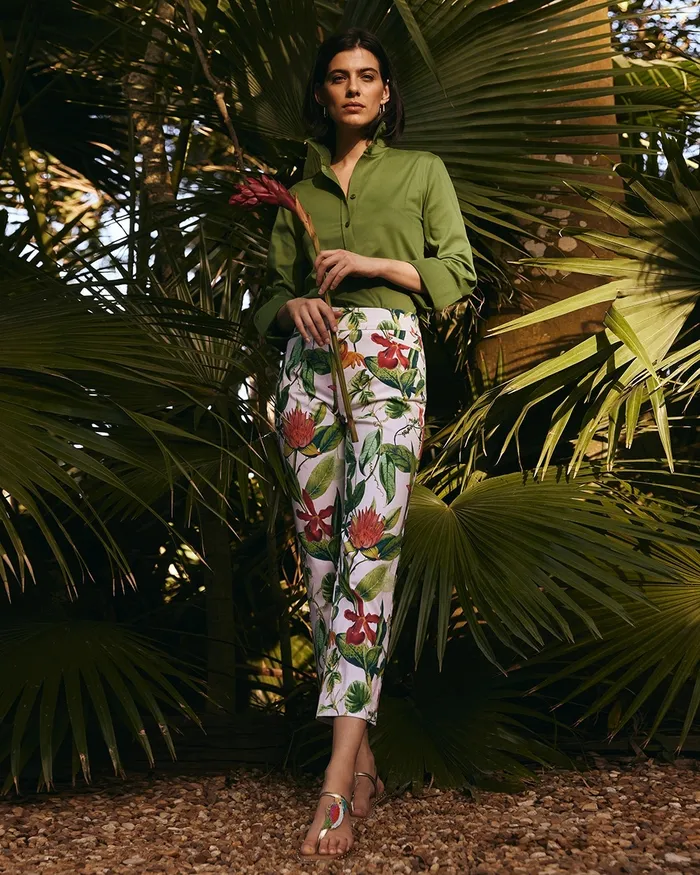 Chico039s Brigitte Floral Crops AlabasterBotanic Berry Women Pants