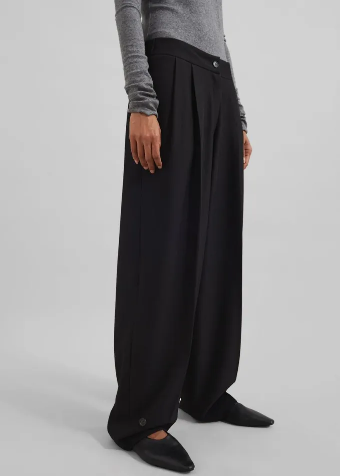 Clothing Women The Frankie Shop Dina Pleated Trousers 8211 Black