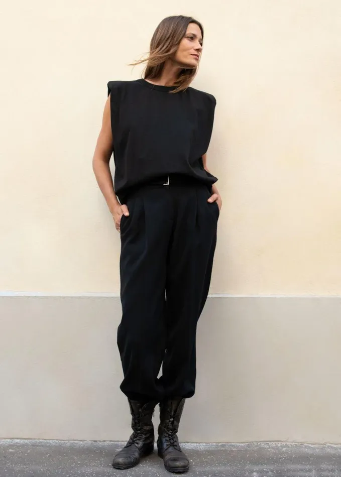 Clothing Women The Frankie Shop Eva Padded Shoulder Muscle TShirt 8211 Black