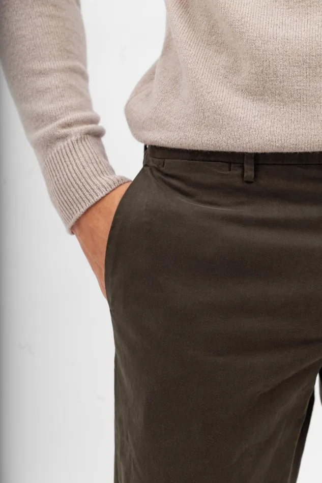 Men Aros Slim Italian Brushed Twill Chino Beech Green Norse Projects Trousers