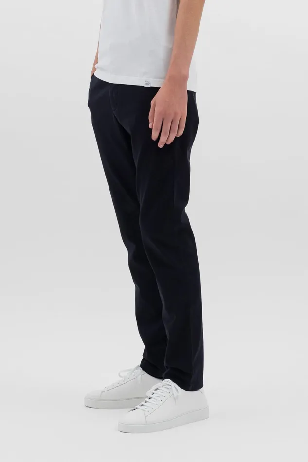 Men Aros Slim Light Stretch Chino Dark Navy Norse Projects Trousers
