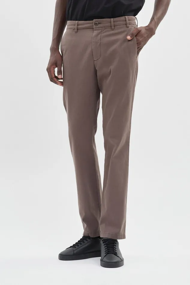 Men Aros Slim Light Stretch Chino Heathland Brown Norse Projects Trousers