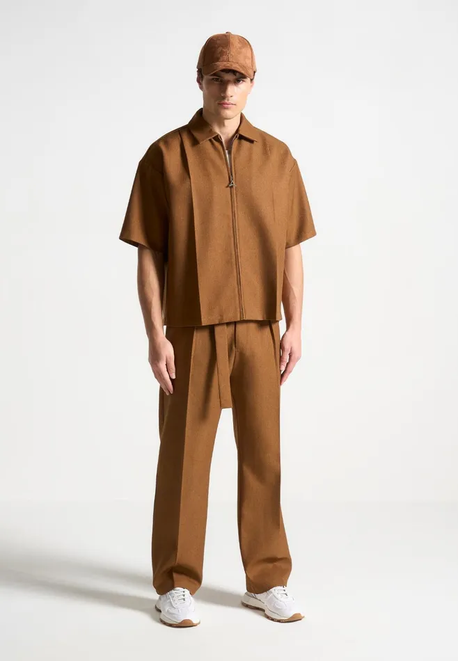 Men Manire De Voir Relaxed Fit Textured Belted Tailored Trousers Fawn