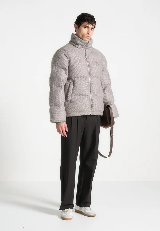 Men Manire De Voir Textured Knit Puffer Jacket Grey