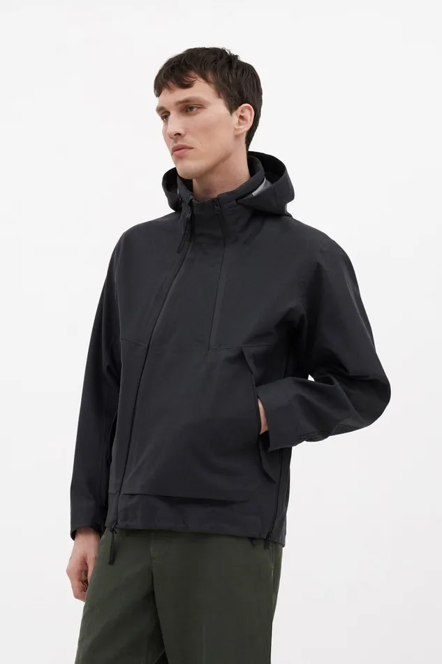 Men Textured Twill GoreTex 3L Stand Collar Jacket Charcoal Grey Norse Projects Outerwear