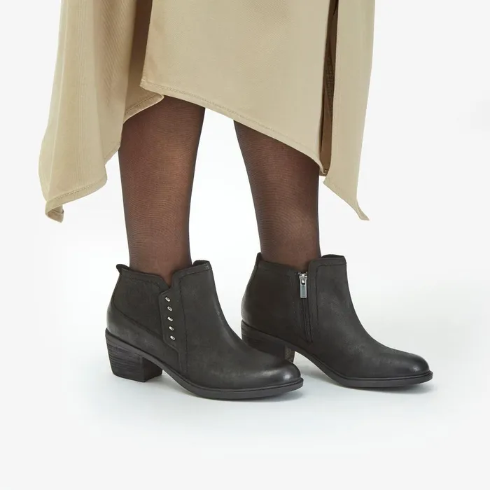Neva Lo Black Leather Women Clarks Boots and Booties