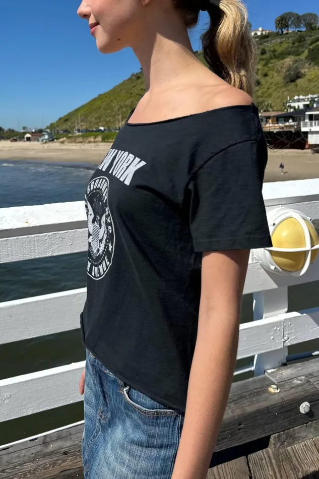 Robyn New York Top Black Women Brandy Melville Graphics