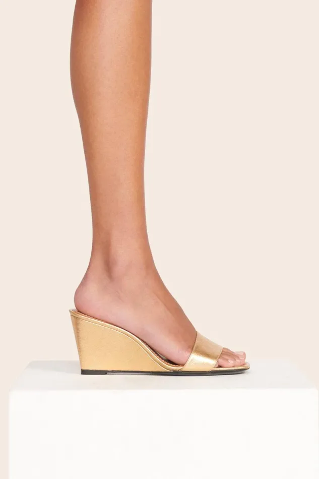 STAUD Platforms and Wedges Women STAUD BILLIE WEDGE GOLD STAUD Platforms and Wedges Women STAUD BILLIE WEDGE GOLD