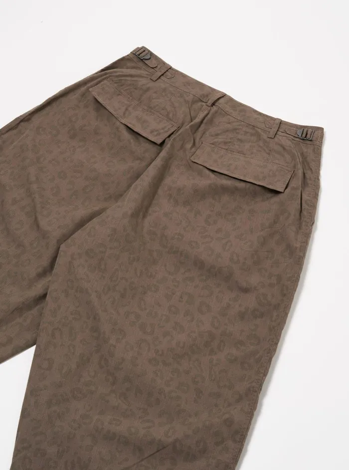 Trousers Men Universal Works Universal Works Loose Pilot Trouser In Sand Leopard Recycled Polytech