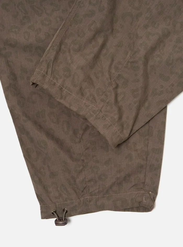 Trousers Men Universal Works Universal Works Loose Pilot Trouser In Sand Leopard Recycled Polytech