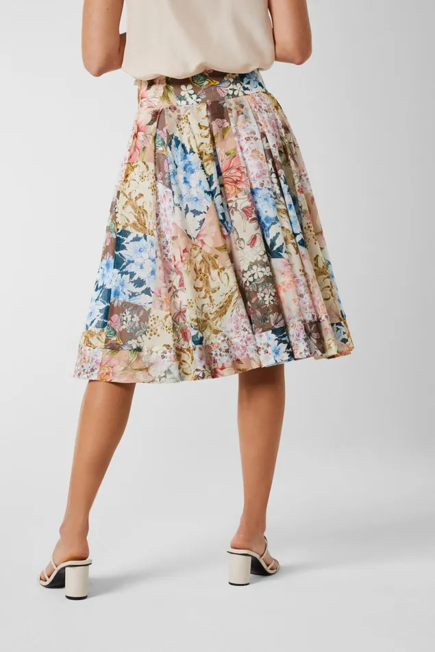 Van Laack Dresses and Skirts Women Cotton Voile Mini Skirt With Cut Flower Print Van Laack Dresses and Skirts Women Cotton Voile Mini Skirt With Cut Flower Print