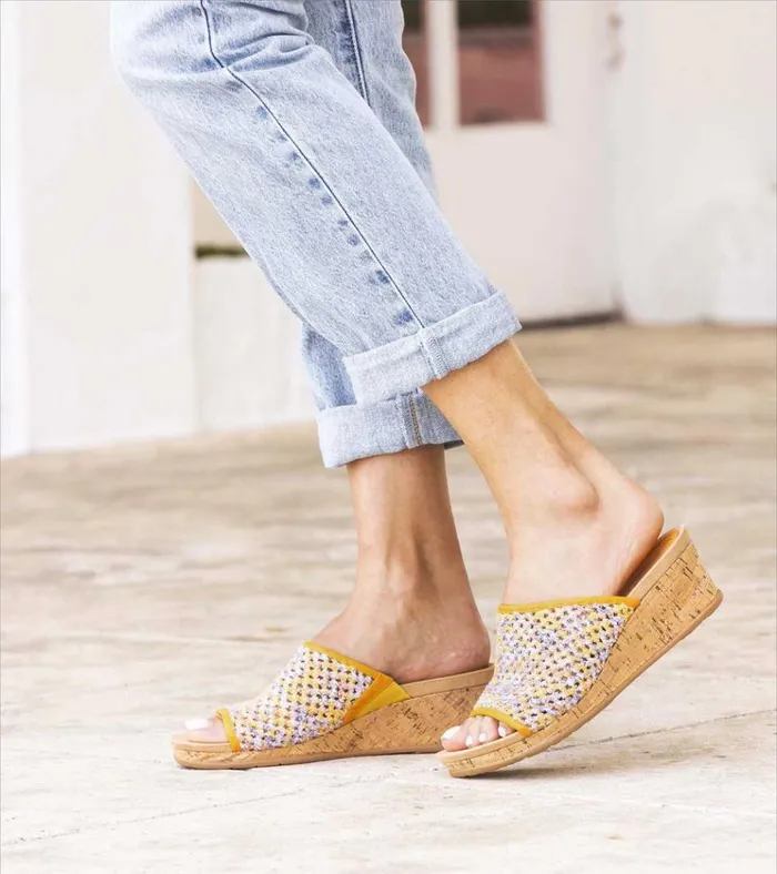 Women Flossey Wedge Slide Sandal Sun Multi Floral Baretraps Slides and Slip On Sandals