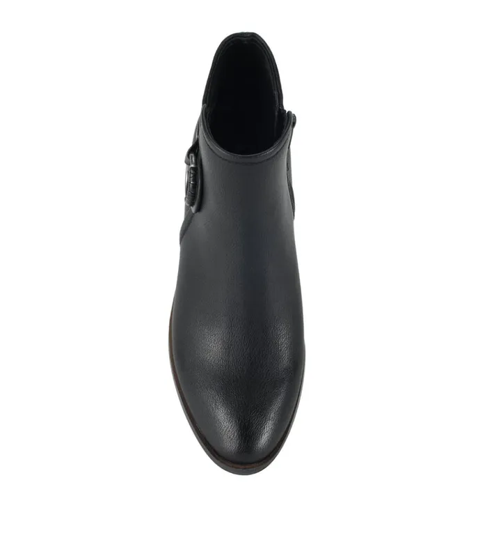 Women Maddy Bootie Black Baretraps Booties