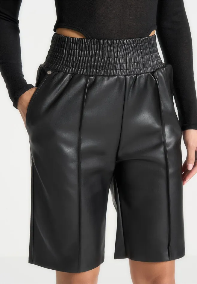 Women Manire De Voir Leather City Shorts Black