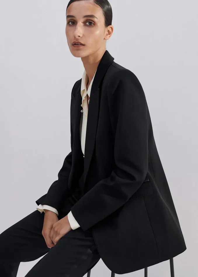 Women Sharp Shoulder Tux Blazer Black MEEM