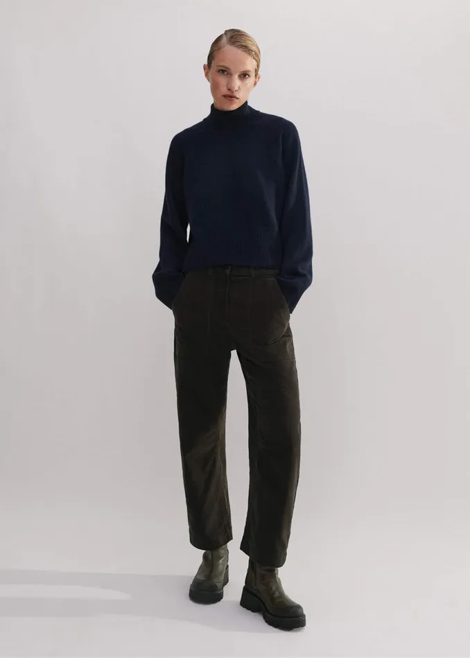 Women Washed Velvet EngineeredLeg Pant Wren Green MEEM